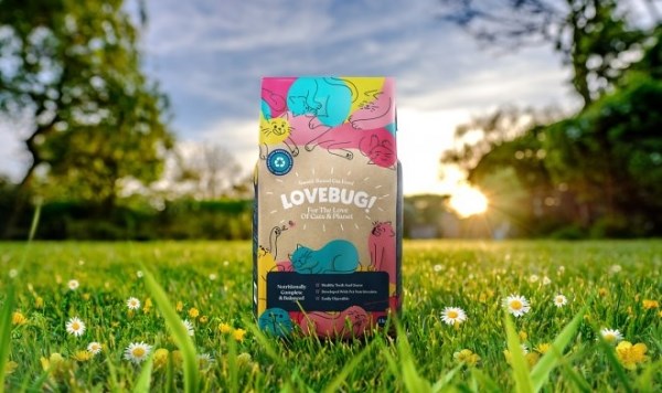 Британская компания Lovebug выпустила первый в стране кошачий корм из насекомых
