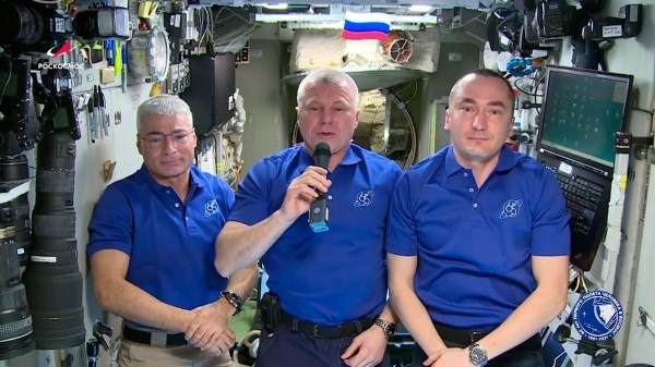 Космонавты поздравили планету с Днем Победы с борта МКС