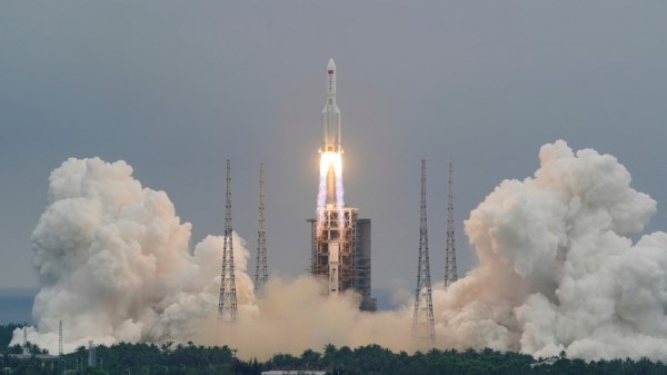 Ступень китайской ракеты-носителя вошла в атмосферу Земли