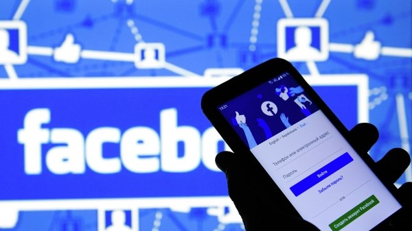 В работе Facebook и Instagram произошел сбой