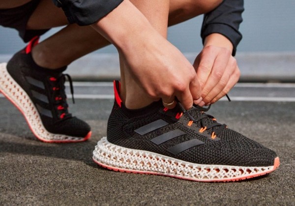 Adidas представил инновационные кроссовки с напечатанной на 3D-принтере подошвой